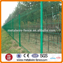 High quality Cheap Powder Coated Iron Welded farm fencing price (23 years factory)